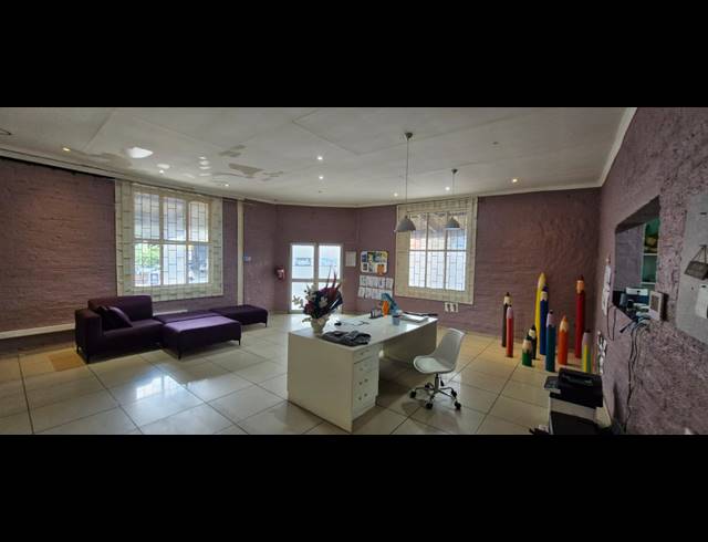 400M² BUILDING TO LET IN CITY & SUBURBAN